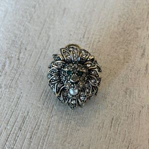 Heidi Daus Clip-on Lion